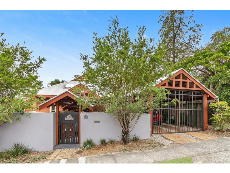 7 The Drive, Bardon QLD 4065