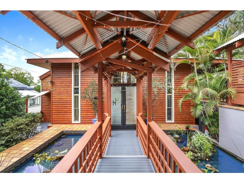 7 The Drive, Bardon QLD 4065