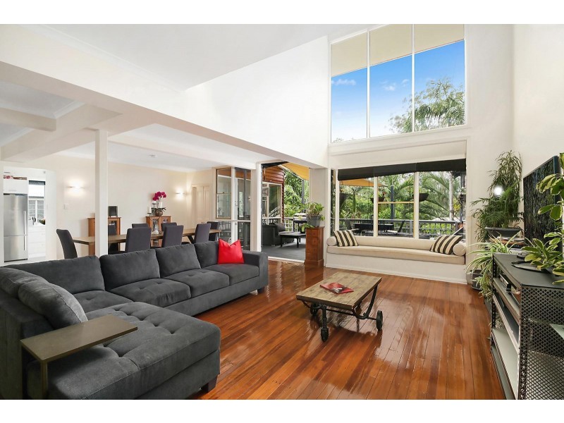 7 The Drive, Bardon QLD 4065