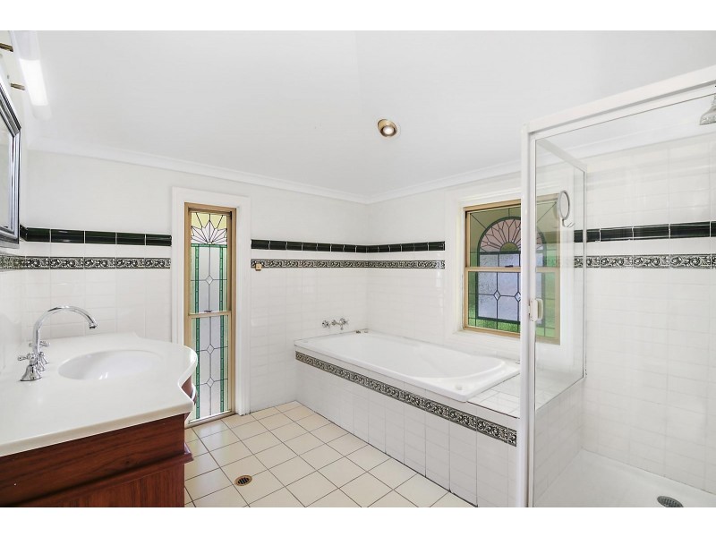 7 The Drive, Bardon QLD 4065