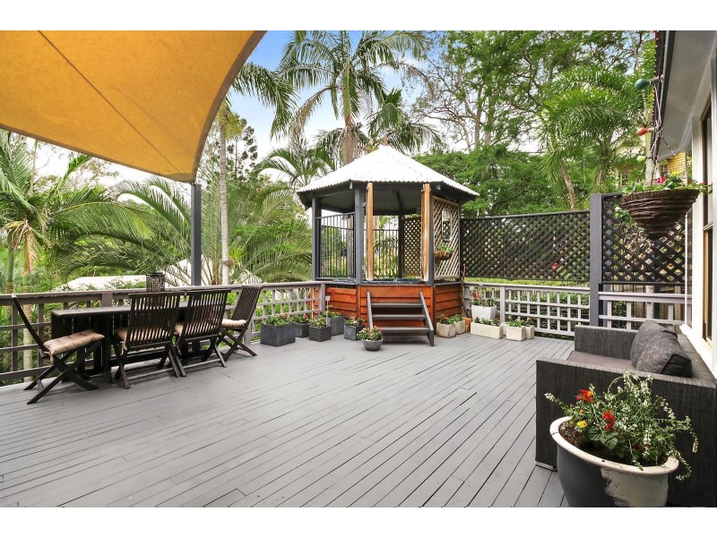 7 The Drive, Bardon QLD 4065