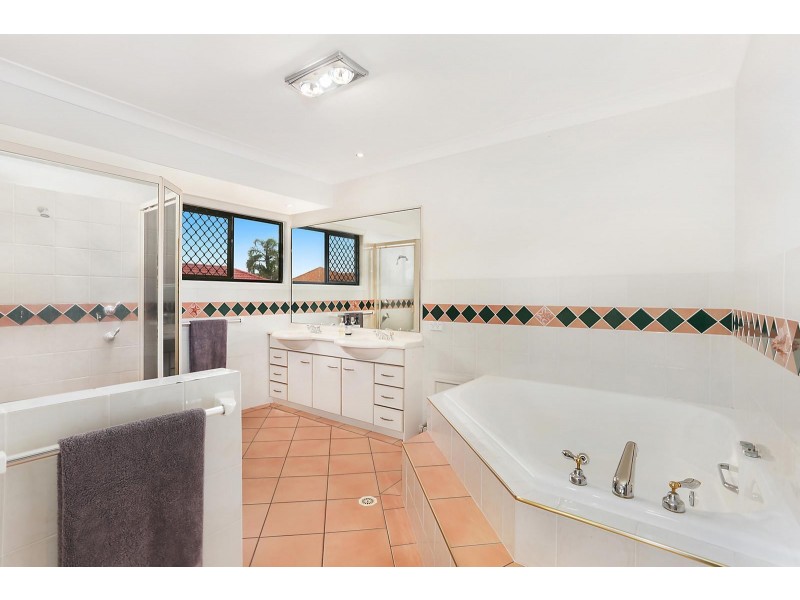 13 Cayman Crescent, Ormiston QLD 4160