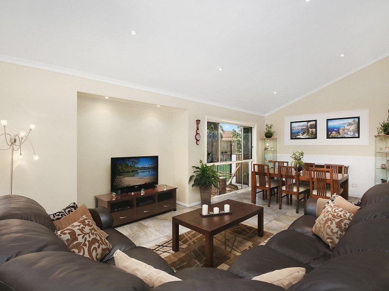 11 Lowe Circuit, Redland Bay QLD 4165