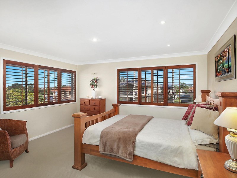 11 Lowe Circuit, Redland Bay QLD 4165