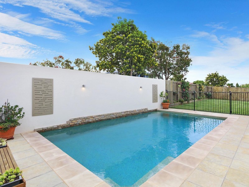 11 Lowe Circuit, Redland Bay QLD 4165