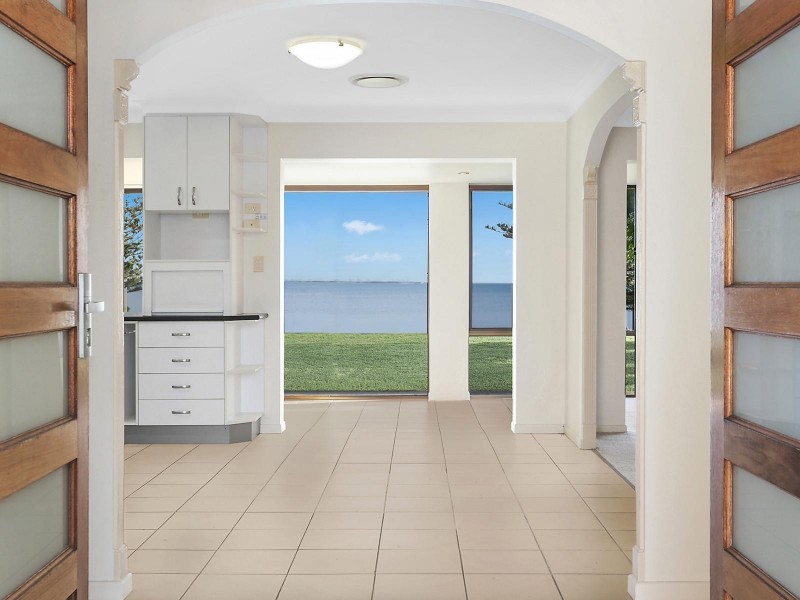 8 Bath Street, Birkdale QLD 4159