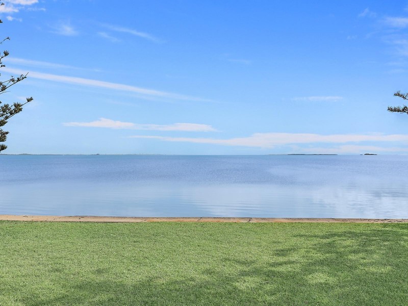 8 Bath Street, Birkdale QLD 4159