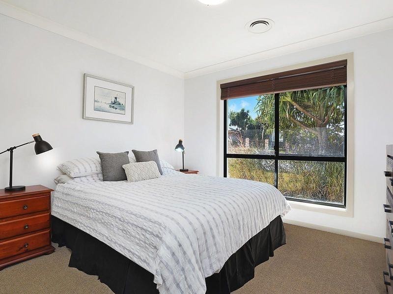 26 Habitat Drive, Redland Bay QLD 4165