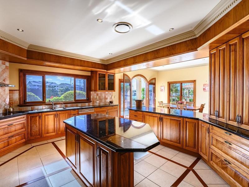 24 Cayman Crescent, Raby Bay QLD 4163