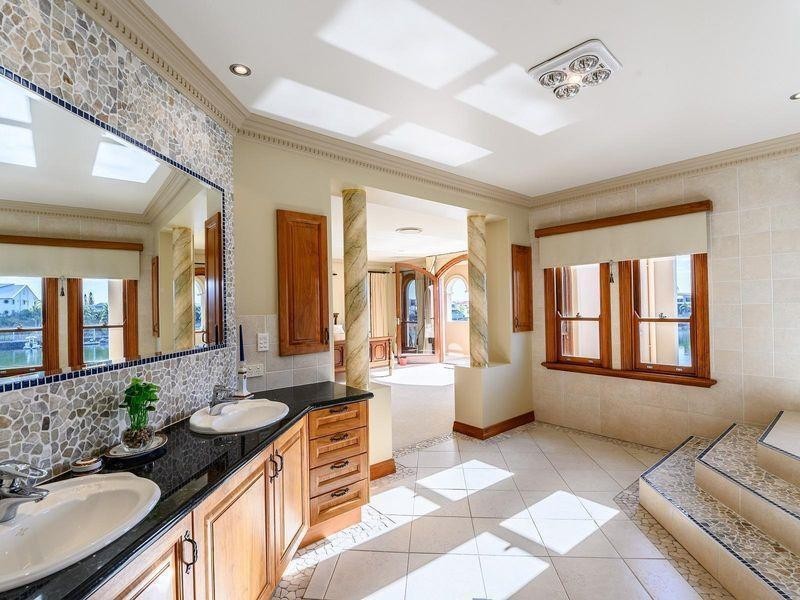 24 Cayman Crescent, Raby Bay QLD 4163