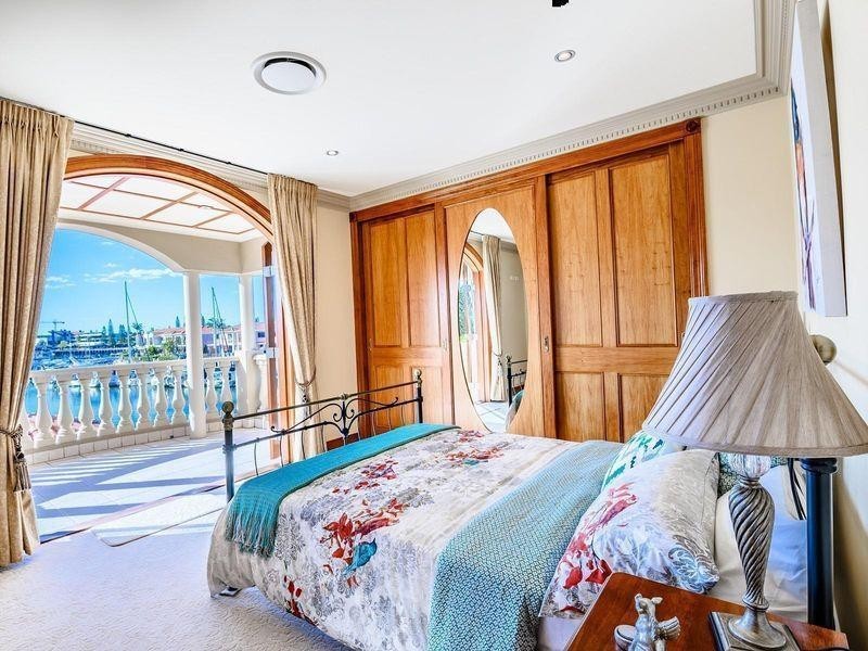 24 Cayman Crescent, Raby Bay QLD 4163