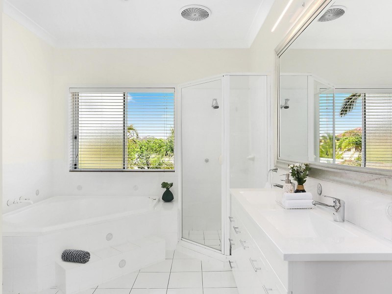 9 Sirocco Court, Ormiston QLD 4160