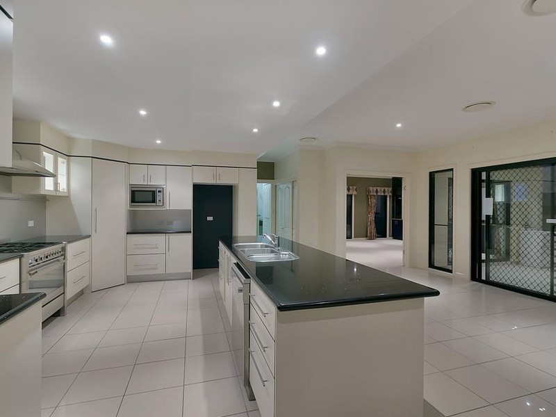 13 Grasmere Place, Carindale QLD 4152