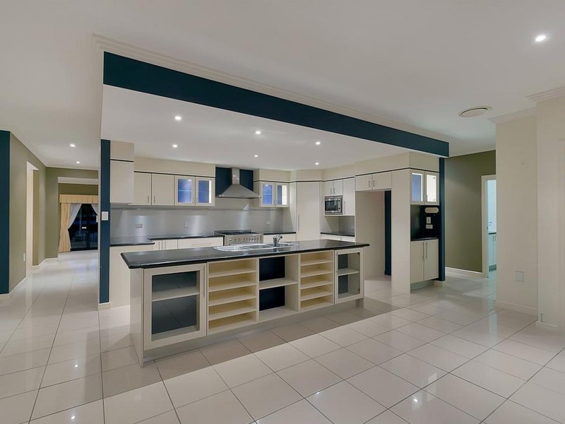 13 Grasmere Place, Carindale QLD 4152