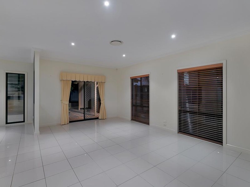 13 Grasmere Place, Carindale QLD 4152