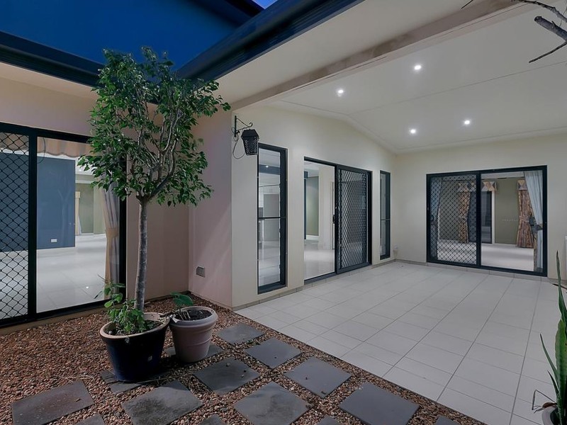 13 Grasmere Place, Carindale QLD 4152