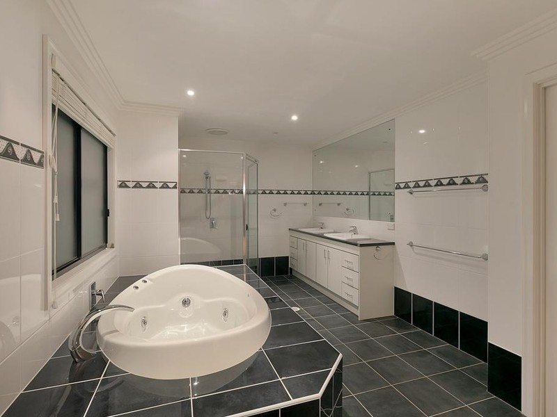 13 Grasmere Place, Carindale QLD 4152