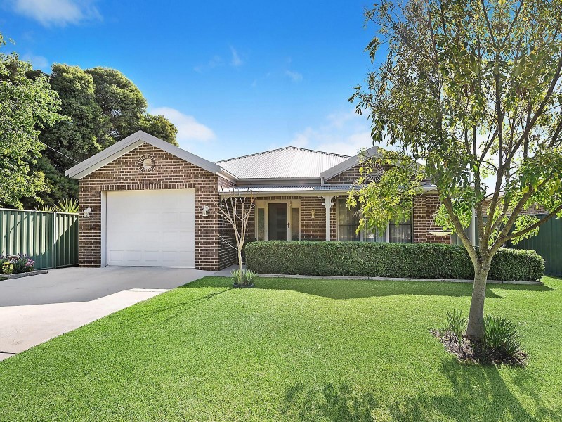 16 Robertson Street, Mudgee NSW 2850