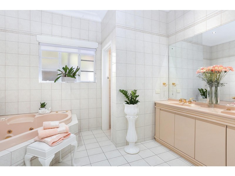 75 St Elmo Road, Ivanhoe VIC 3079