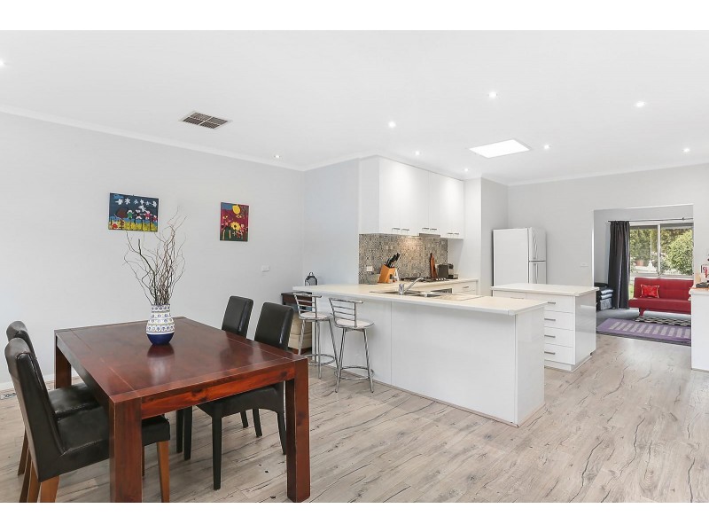 15 Pearcey Grove, Pascoe Vale VIC 3044