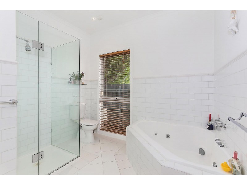 15 Pearcey Grove, Pascoe Vale VIC 3044