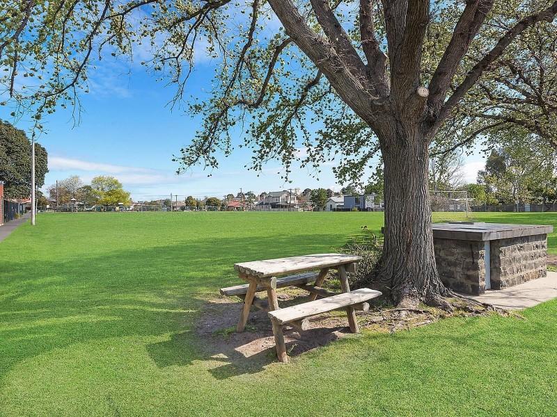 2/84 Collier Crescent, Brunswick West VIC 3055