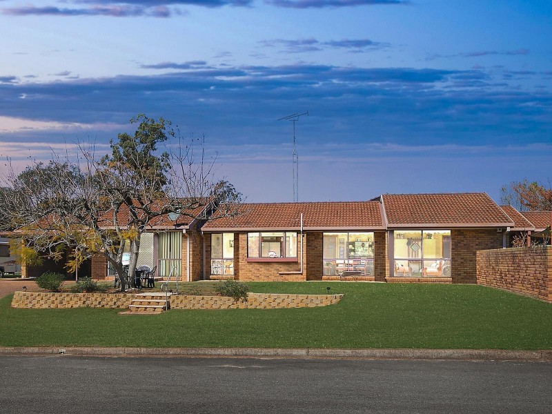 12 Brooks Street, Kurri Kurri NSW 2327