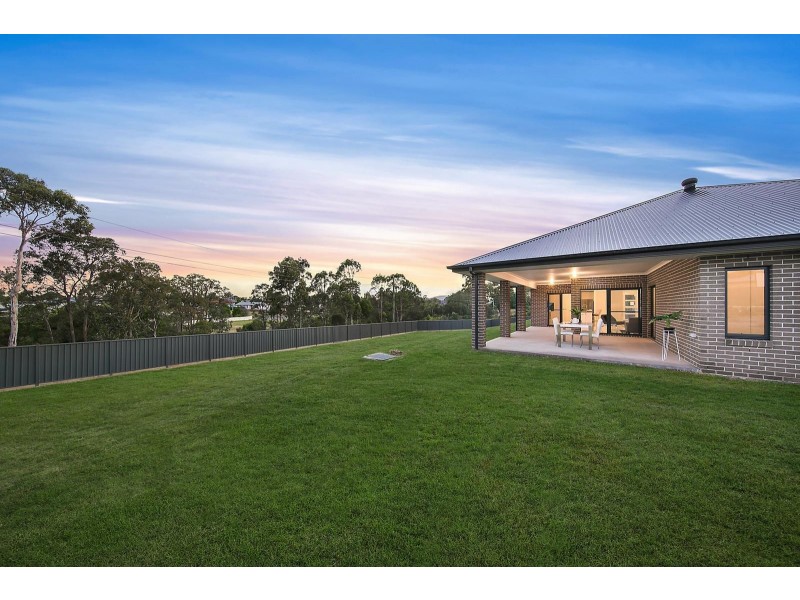 2/25 Woodlands Drive, Weston NSW 2326