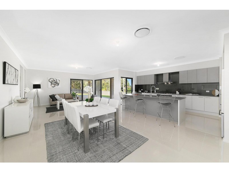 2/25 Woodlands Drive, Weston NSW 2326