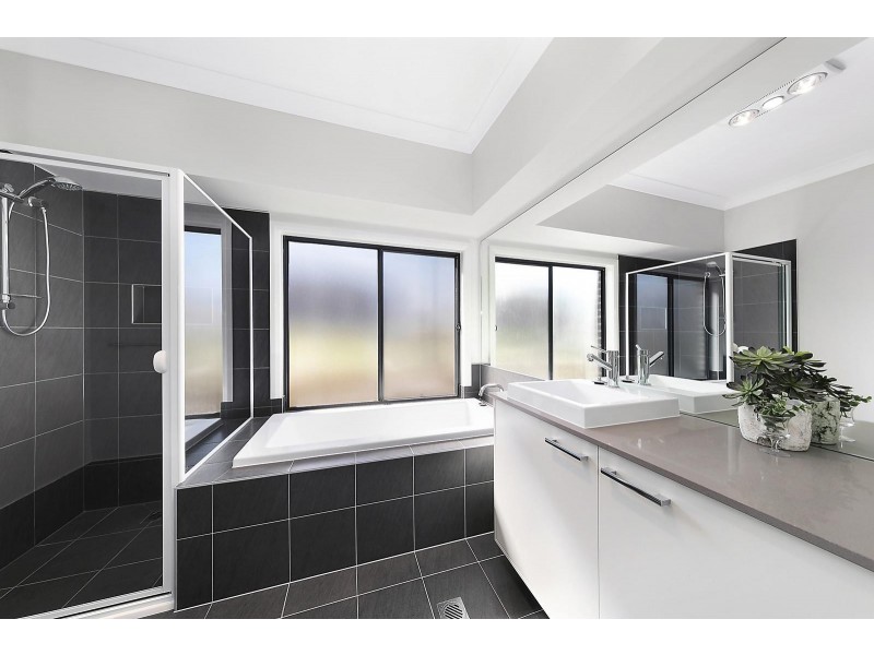 2/25 Woodlands Drive, Weston NSW 2326