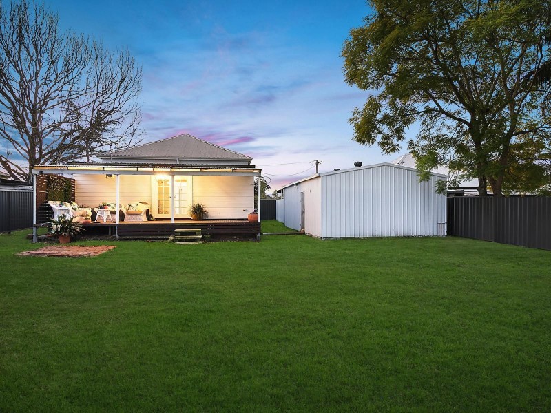 24 Melbourne Street, Abermain NSW 2326