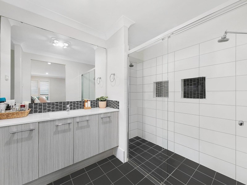 4 Zinfandel Circuit, Cessnock NSW 2325