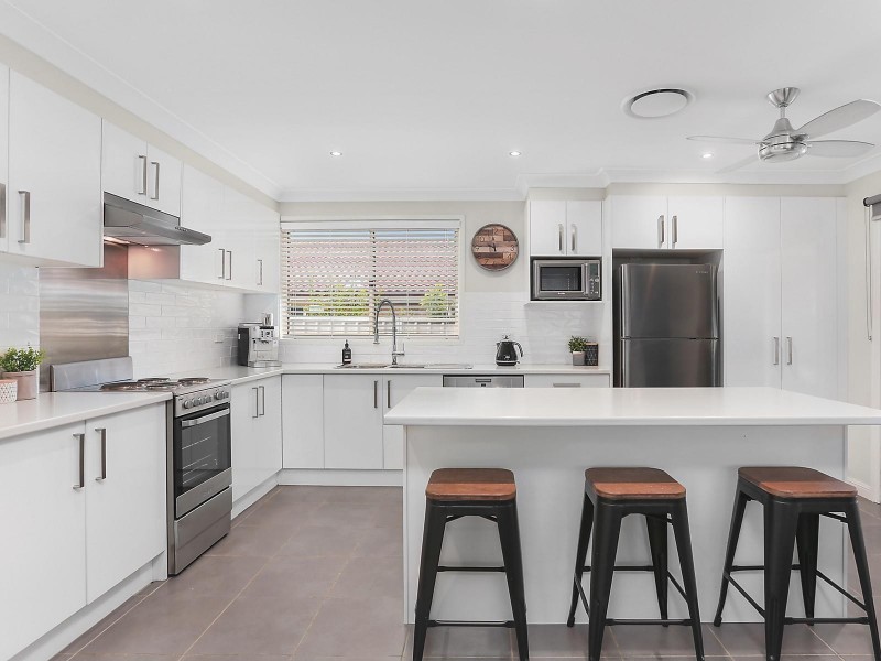 21 Olwen Place, Quakers Hill NSW 2763