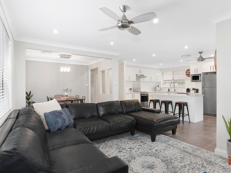 21 Olwen Place, Quakers Hill NSW 2763