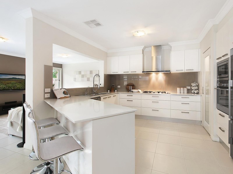 6 Chessington Terrace, Beaumont Hills NSW 2155