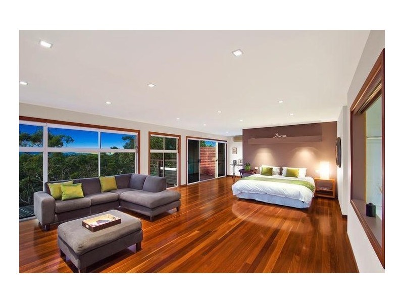 8 Carlisle Street, Wheeler Heights NSW 2097