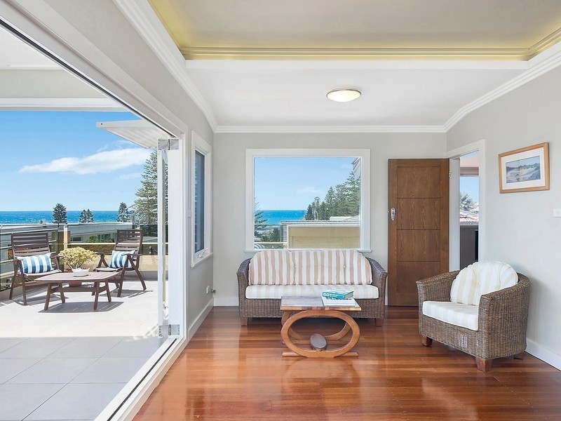 8 Eastbank Avenue, Collaroy NSW 2097