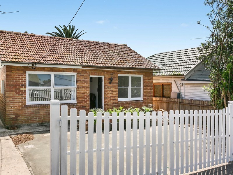 5 Surfers Parade, Freshwater NSW 2096