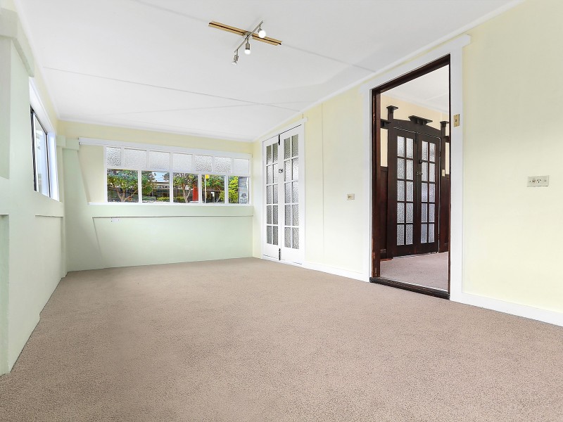 52 Veterans Parade, Wheeler Heights NSW 2097