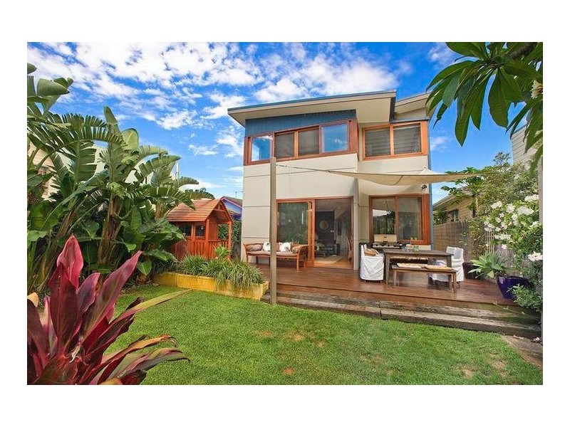 17 Griffin Road, North Curl Curl NSW 2099