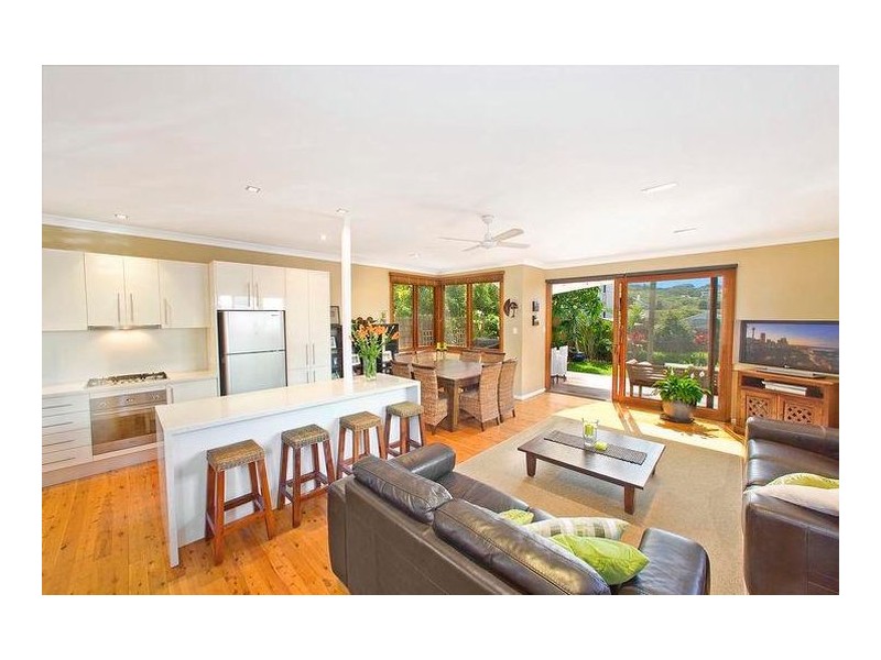 17 Griffin Road, North Curl Curl NSW 2099