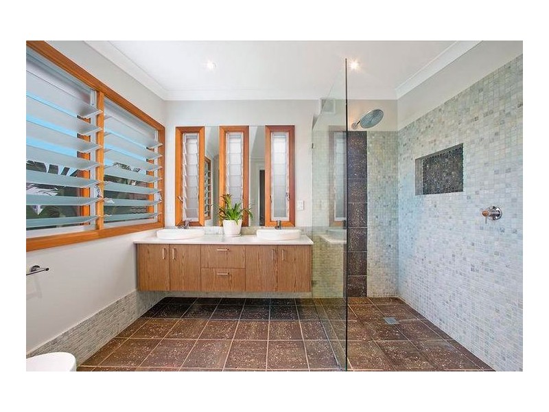 17 Griffin Road, North Curl Curl NSW 2099