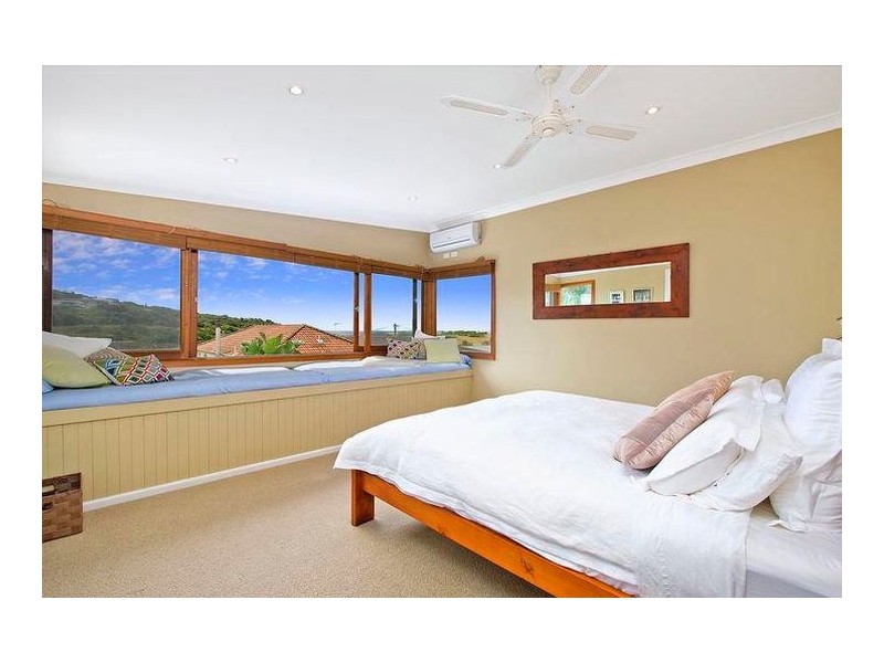 17 Griffin Road, North Curl Curl NSW 2099