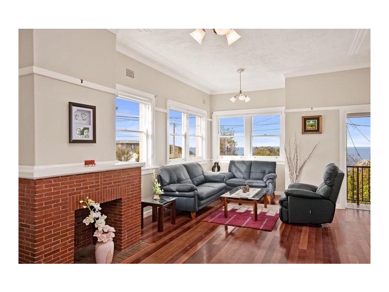 3 Seaview Avenue, Curl Curl NSW 2096