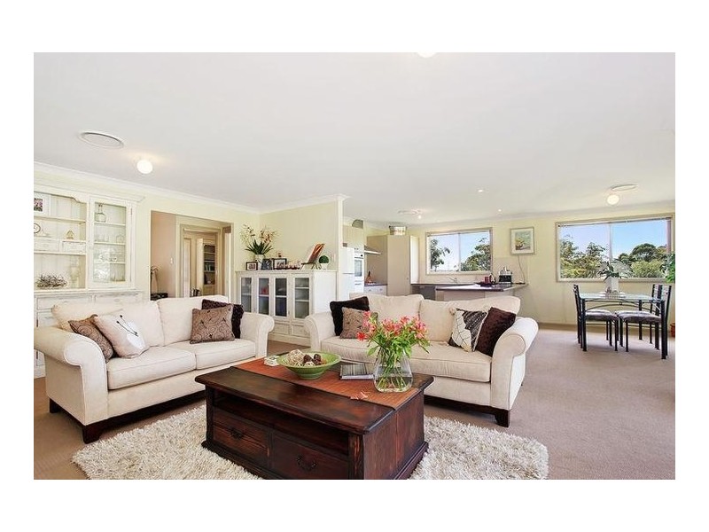 14 Warburton Close, Macquarie Hills NSW 2285