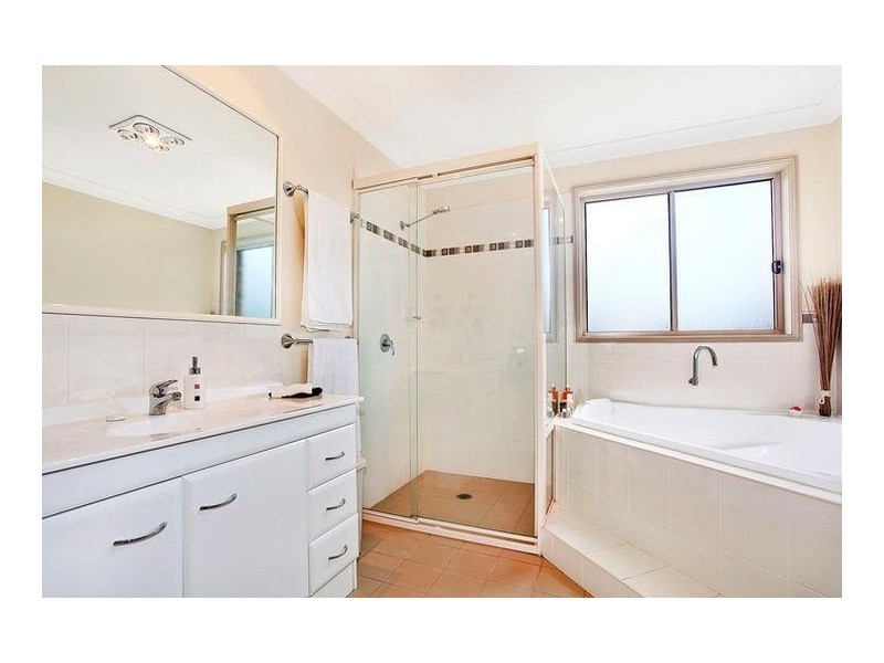 14 Warburton Close, Macquarie Hills NSW 2285