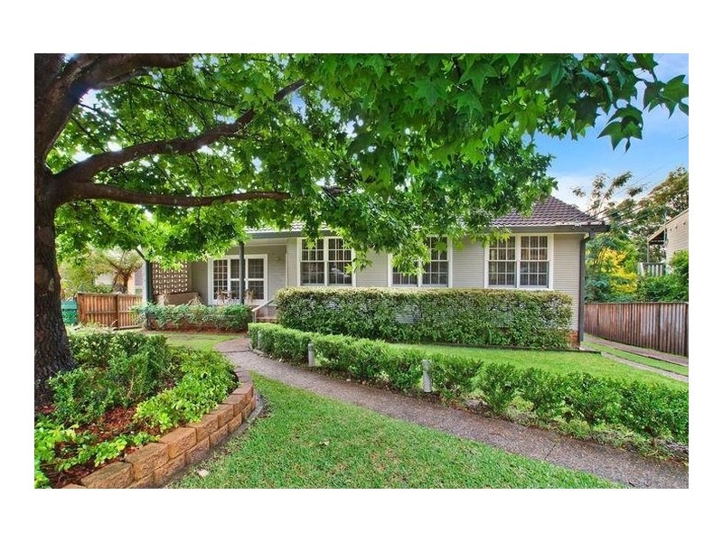 15 Taylor Crescent, Warners Bay NSW 2282