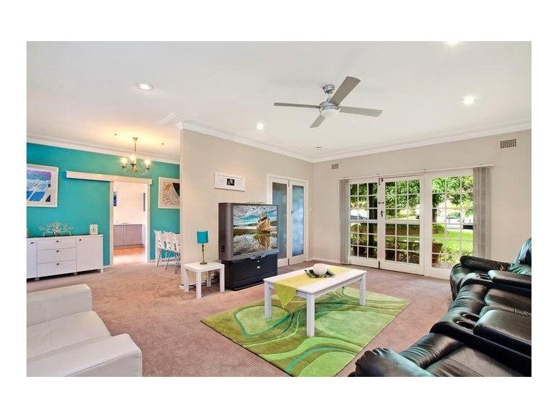 15 Taylor Crescent, Warners Bay NSW 2282