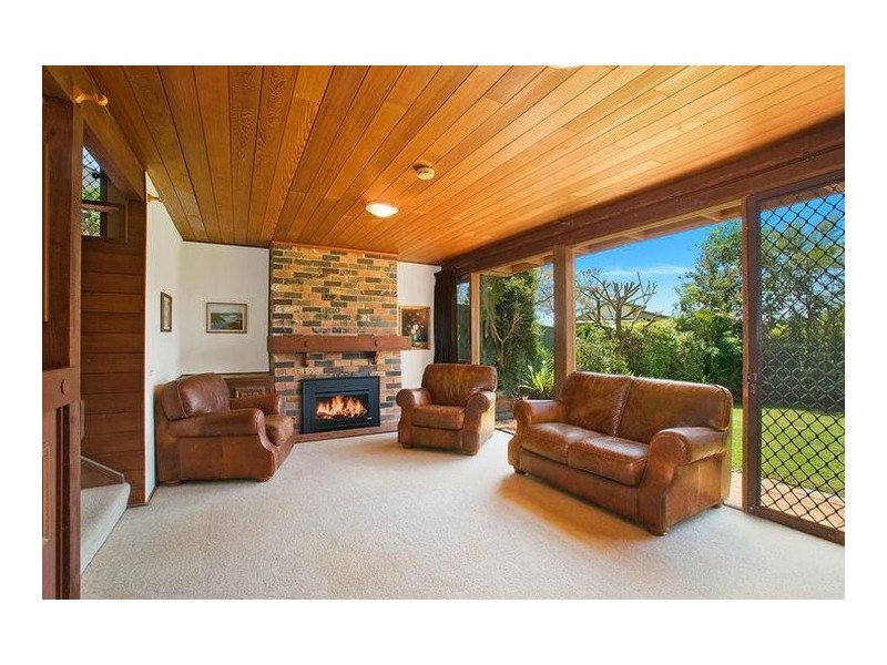 10 Ian Street, Eleebana NSW 2282