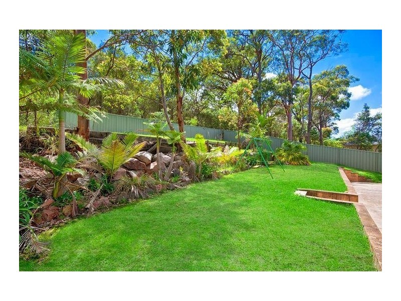 33 Broughton Way, Lakelands NSW 2282